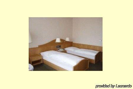 Hotel Parsberg พุคไฮม์ ภายนอก รูปภาพ